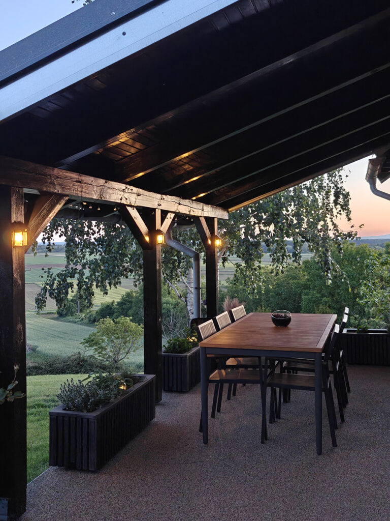 Terasa apartmaja Kuferland v Prekmurju.